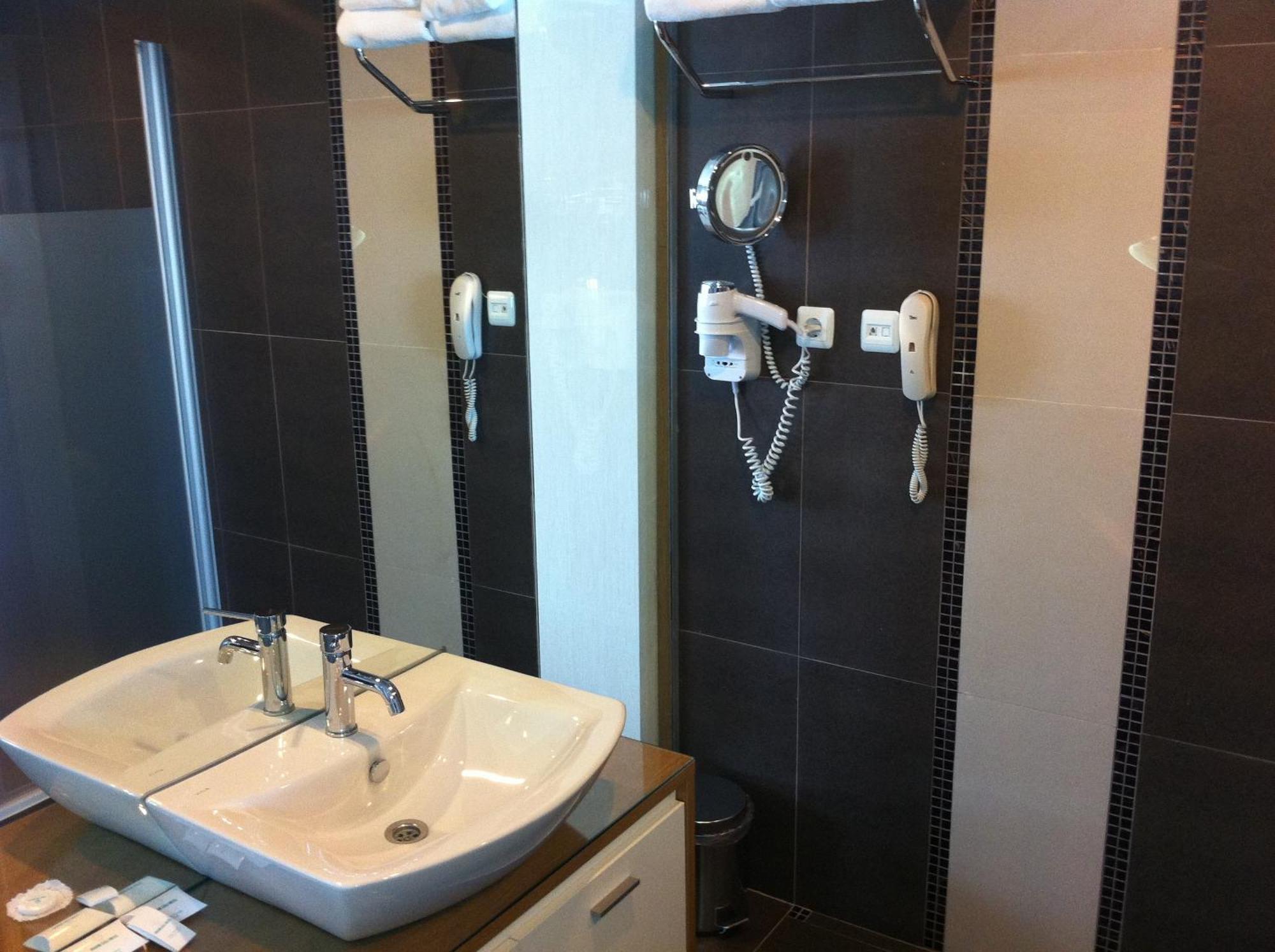 Grand Cali Hotel Bozuyuk ภายนอก รูปภาพ
